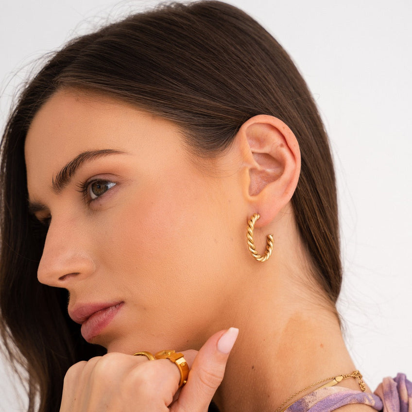 Brinco argola torcido Banhado a Ouro 18K