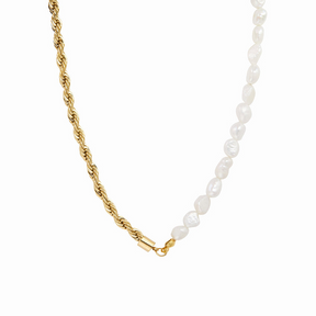Colar de pérolas com corrente Banhado a Ouro 18K