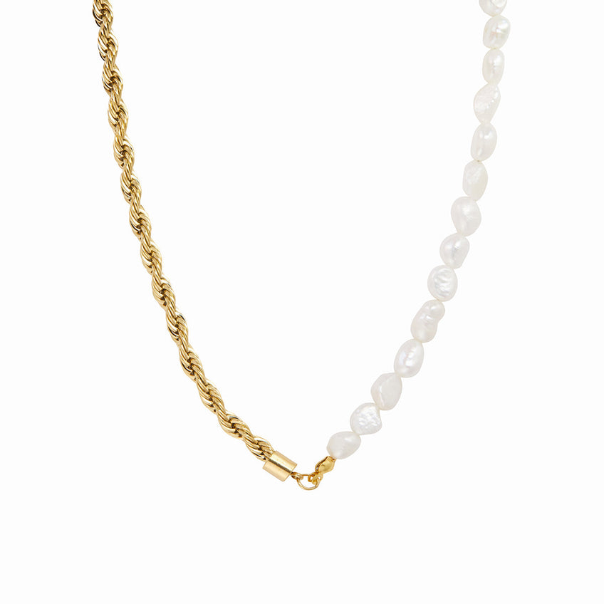 Colar de pérolas com corrente Banhado a Ouro 18K
