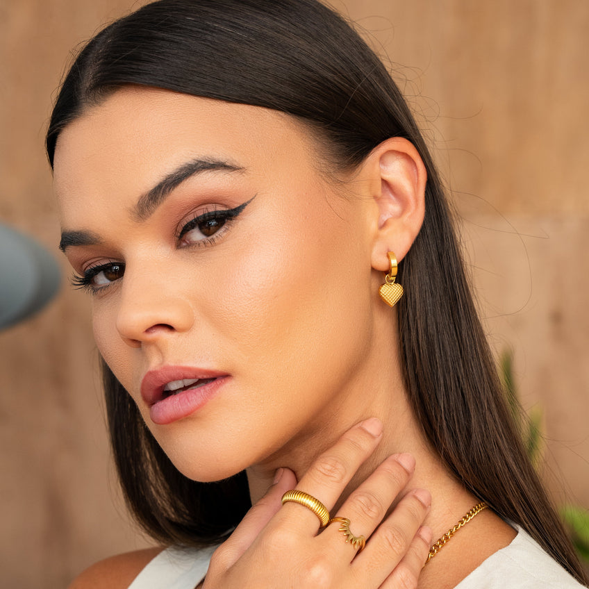 Brincos com pingente coração Banhado a Ouro 18K