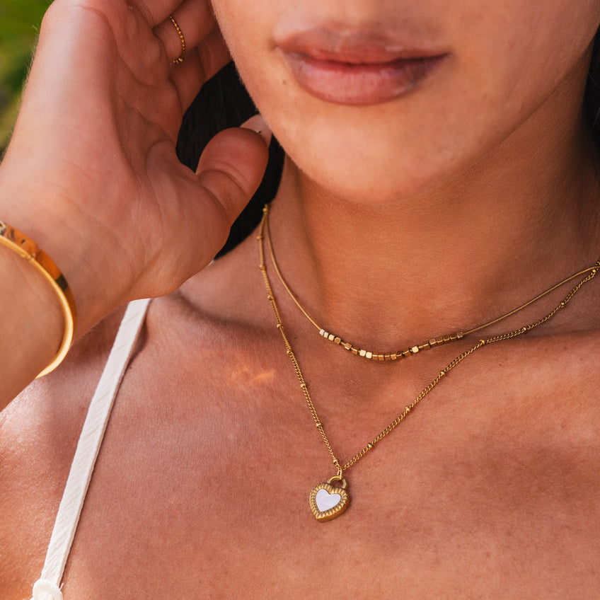 Colar corações em camadas de Mármore – Ouro 18K