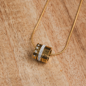 Colar triplo de anéis Tríade Banhado a Ouro 18K