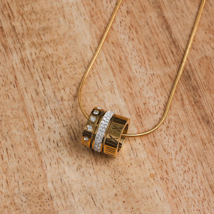 Colar triplo de anéis Tríade Banhado a Ouro 18K