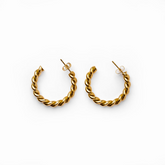 Brinco argola torcido Banhado a Ouro 18K